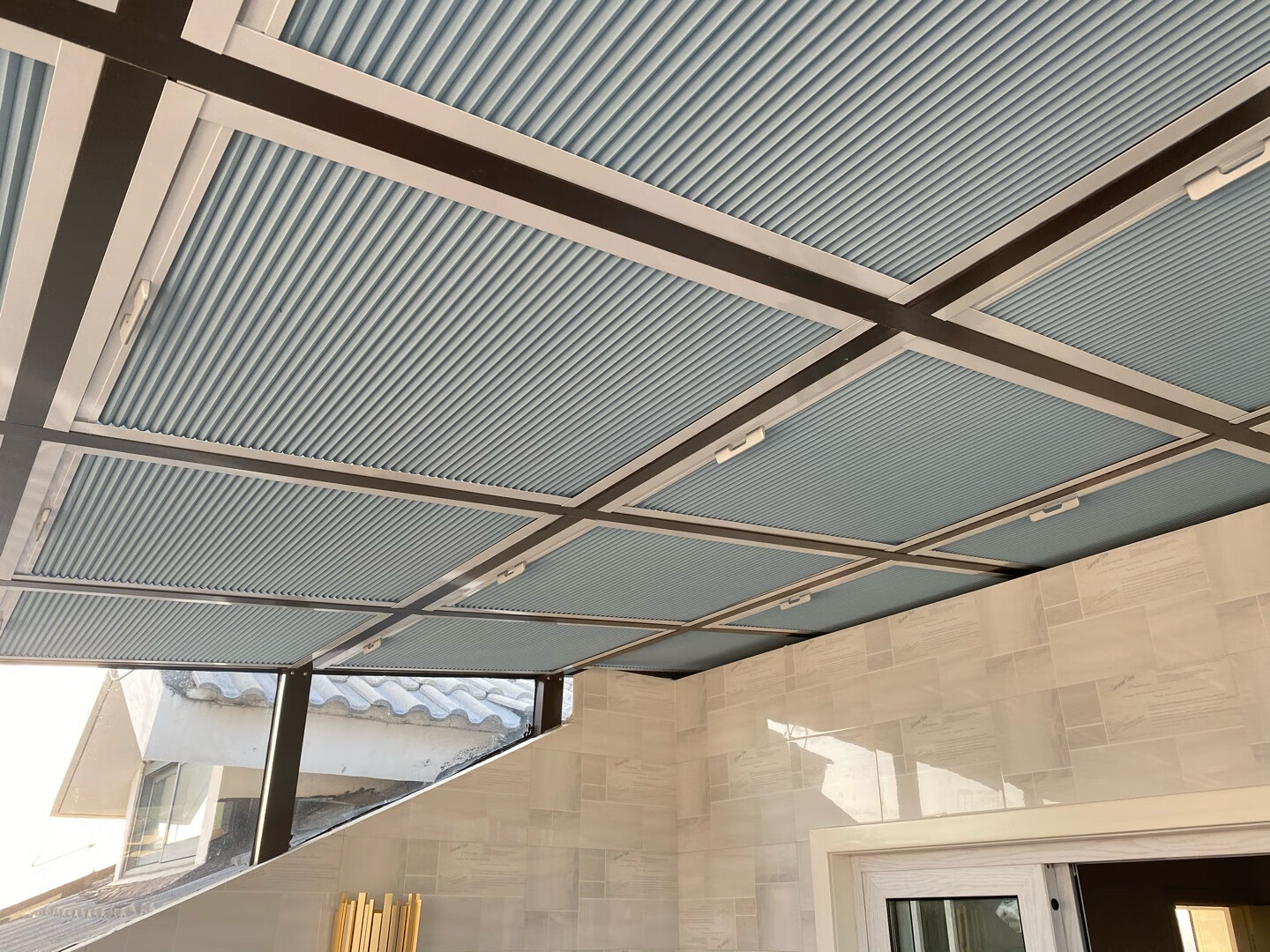 三种主流阳光房风格蜂巢遮阳帘设计搭配案例分享 (图2) 10205.jpg