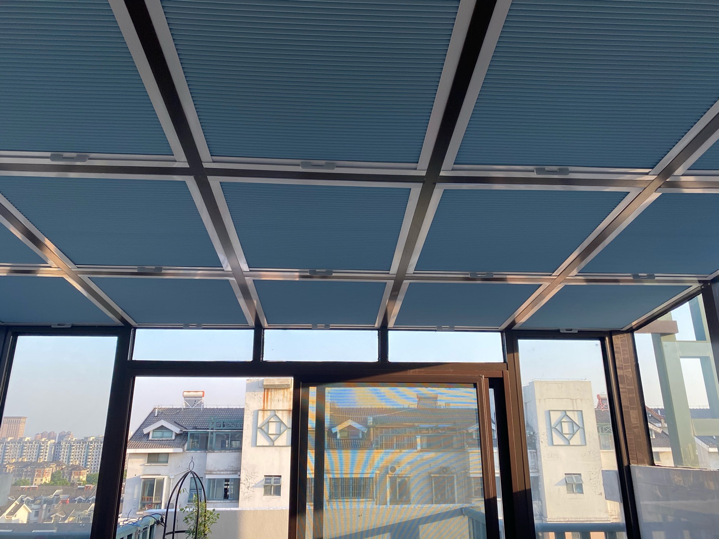 三种主流阳光房风格蜂巢遮阳帘设计搭配案例分享 (图3) 10206.jpg