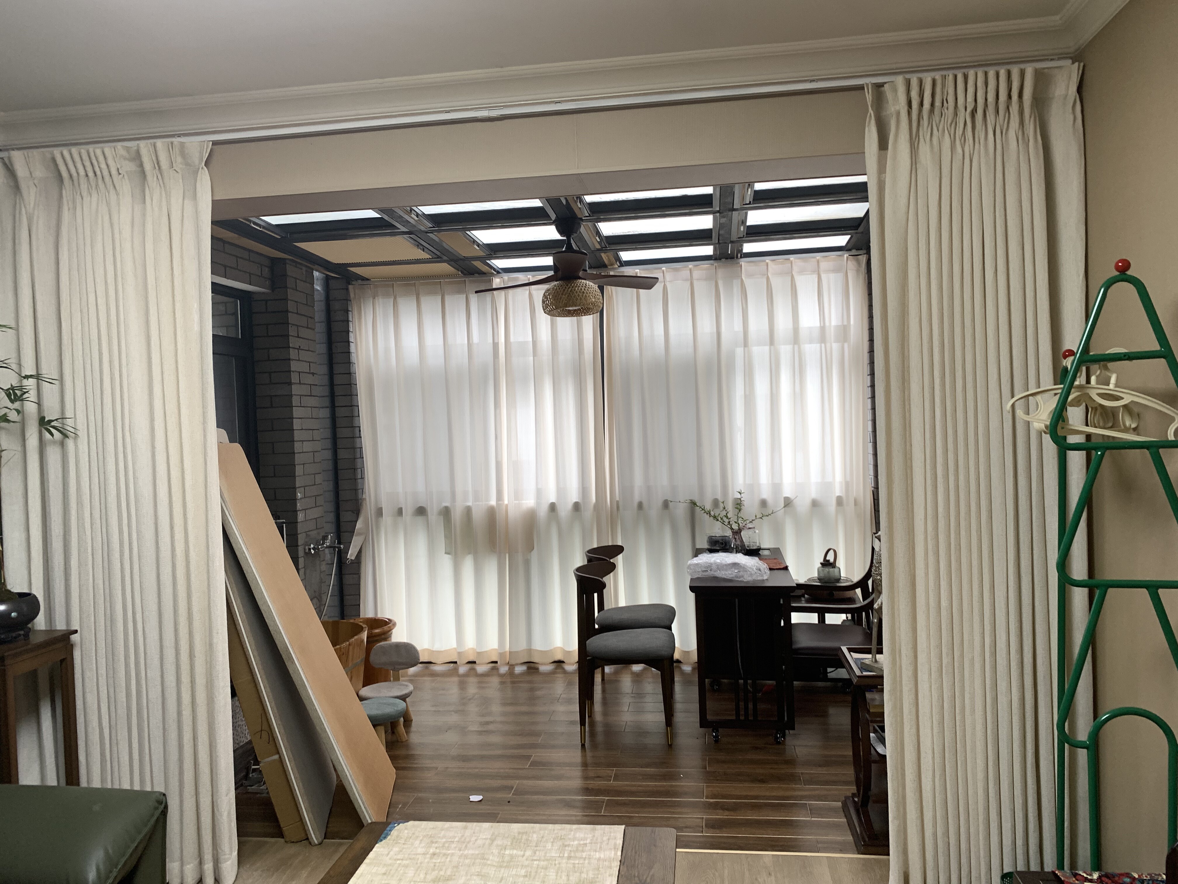 禅意茶室阳光房的纱帘 