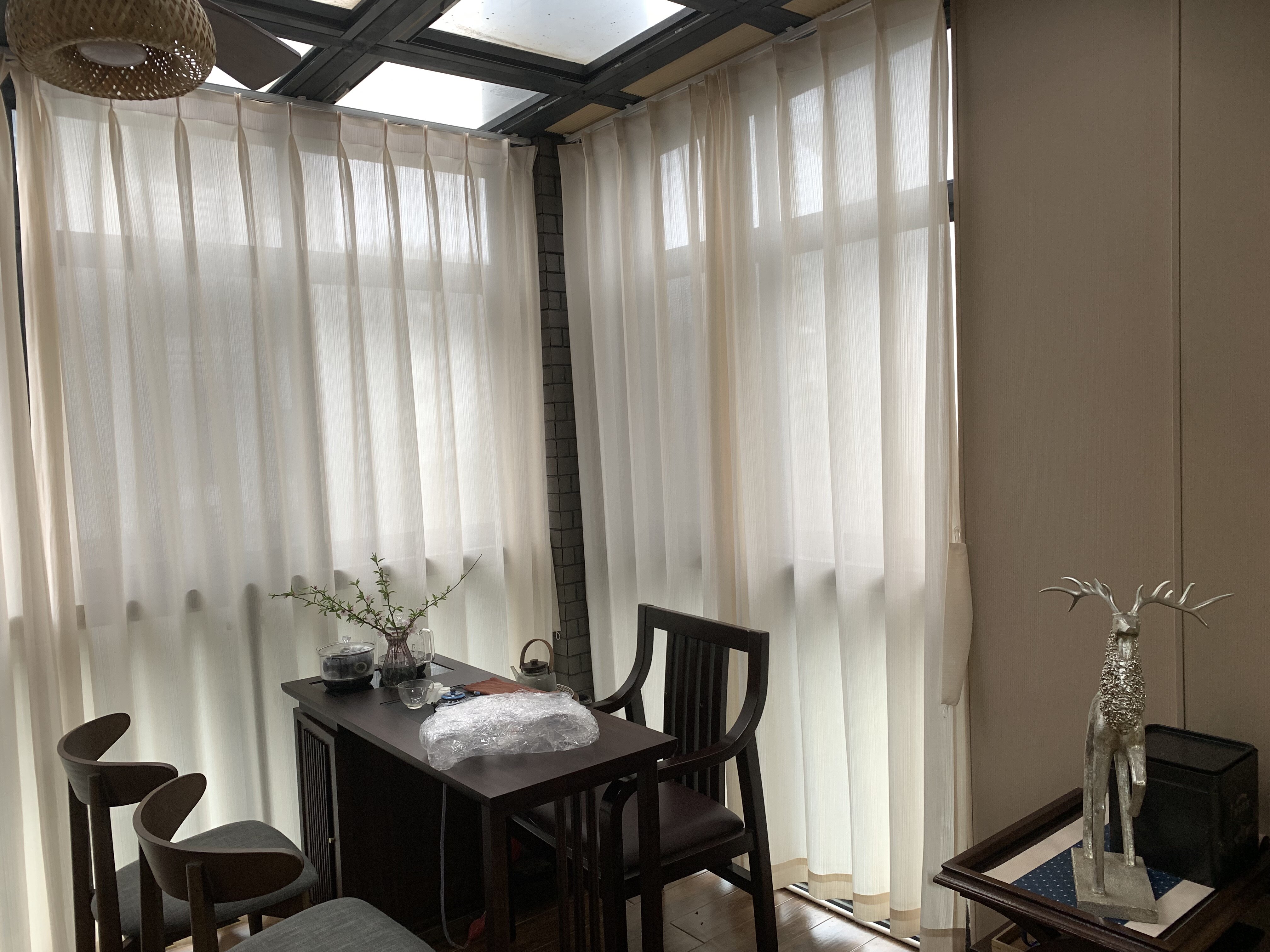 禅意茶室阳光房的纱帘 