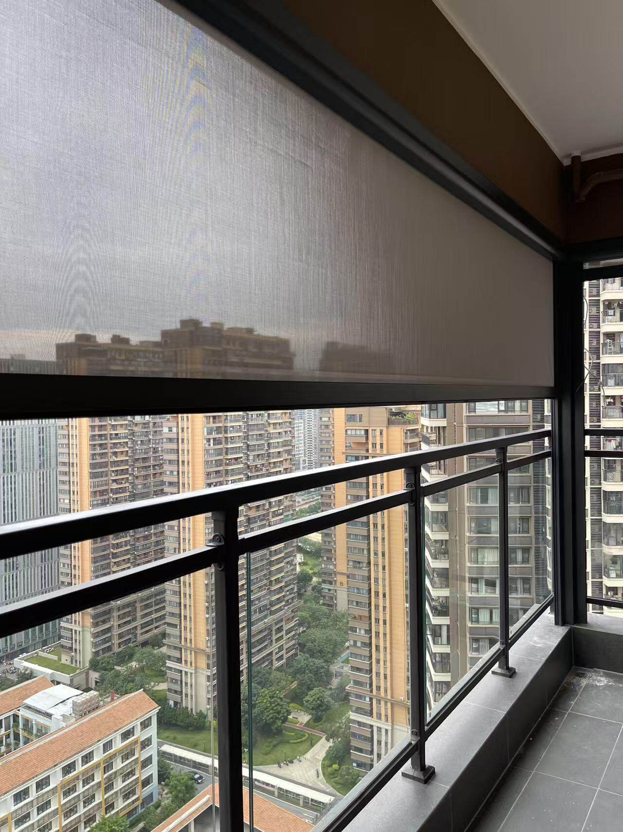 高层阳台定制的半透防晒卷帘 (2).jpg