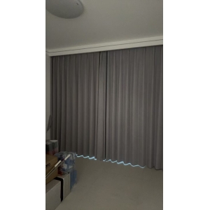 海口现代简约客厅浅灰雾霾蓝窗帘实景案例搭配全解析