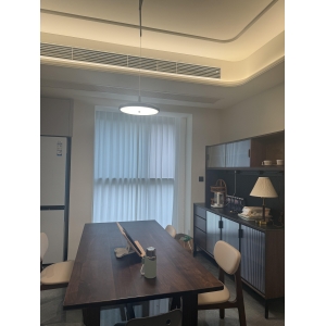 暖调胡桃木中古极简风的家居如何搭配窗帘