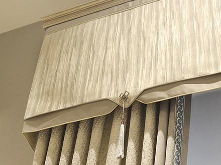  海口布斯窗帘店上门安装曲线造型与矮而宽的窗户窗帘经验(图2)