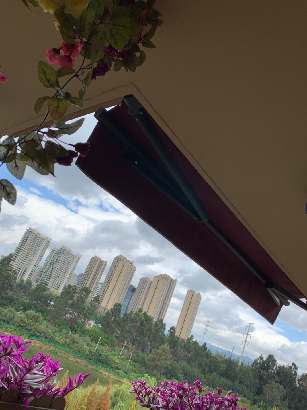 澄迈高级别墅折叠遮雨棚安装_海南布斯遮阳(图3)