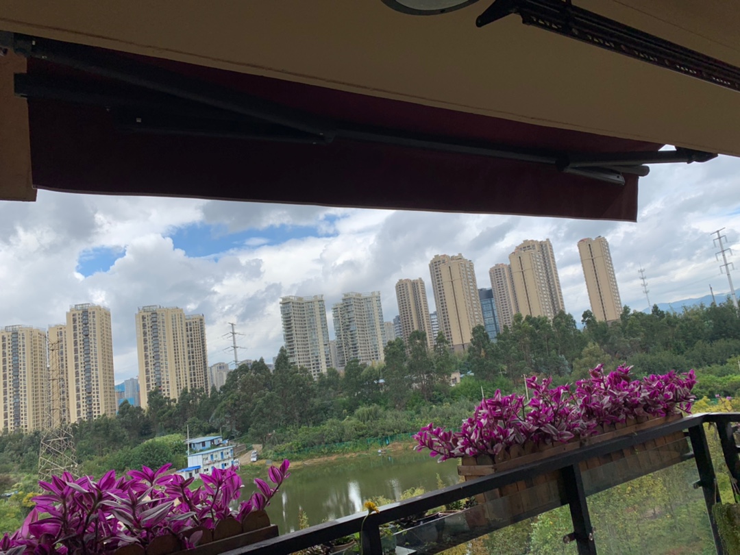 澄迈高级别墅折叠遮雨棚安装_海南布斯遮阳(图2)